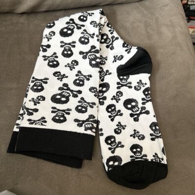 Knee high Skull & Crossbones socks black & White New Goth Punk Emo Or Dress up